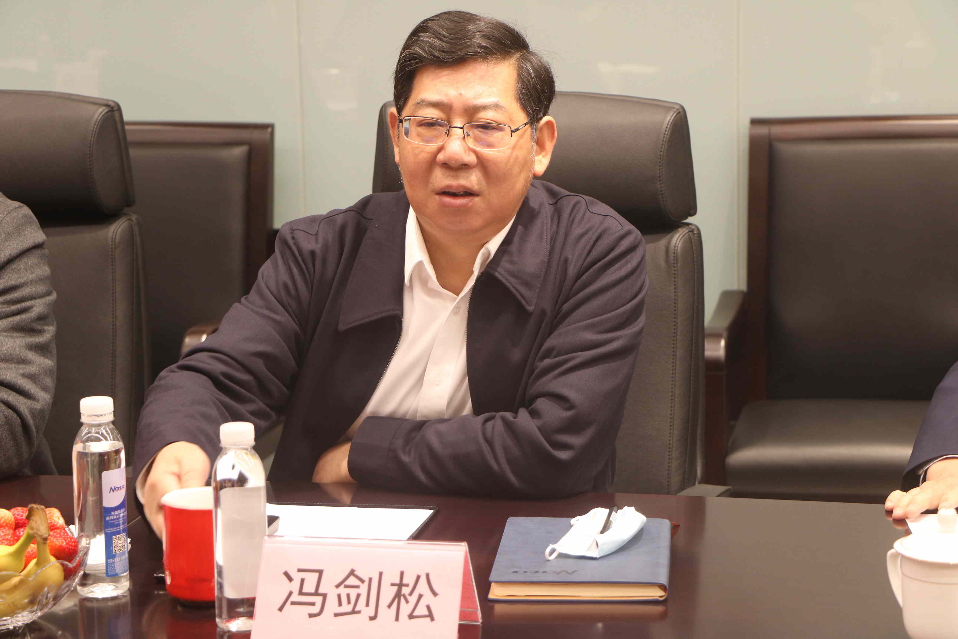  內(nèi)蒙古烏蘭察布市委副書記、市長奇飛云調(diào)研南大光電(圖1)